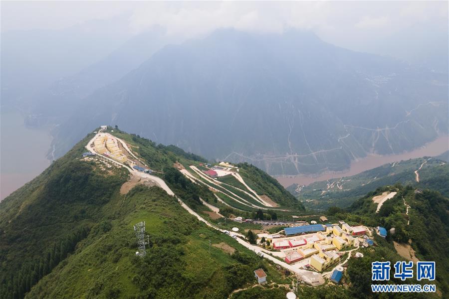 （新華全媒頭條&middot;圖文互動(dòng)）（1）決戰(zhàn)決勝奪取脫貧攻堅(jiān)戰(zhàn)全面勝利&mdash;&mdash;寫在第7個(gè)國家扶貧日之際