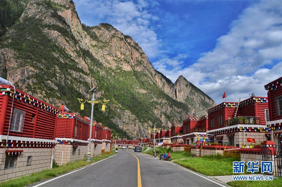 （新華全媒頭條&middot;圖文互動）（1）命運的轉(zhuǎn)折&mdash;&mdash;寫在四川甘孜藏族自治州建州70年之際