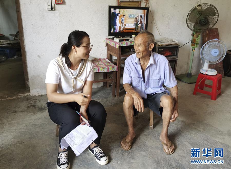 (決戰(zhàn)決勝脫貧攻堅(jiān)·圖文互動(dòng))(1)“90后”駐村第一書(shū)記李秀媛:因戶(hù)施策才能“不落一人”