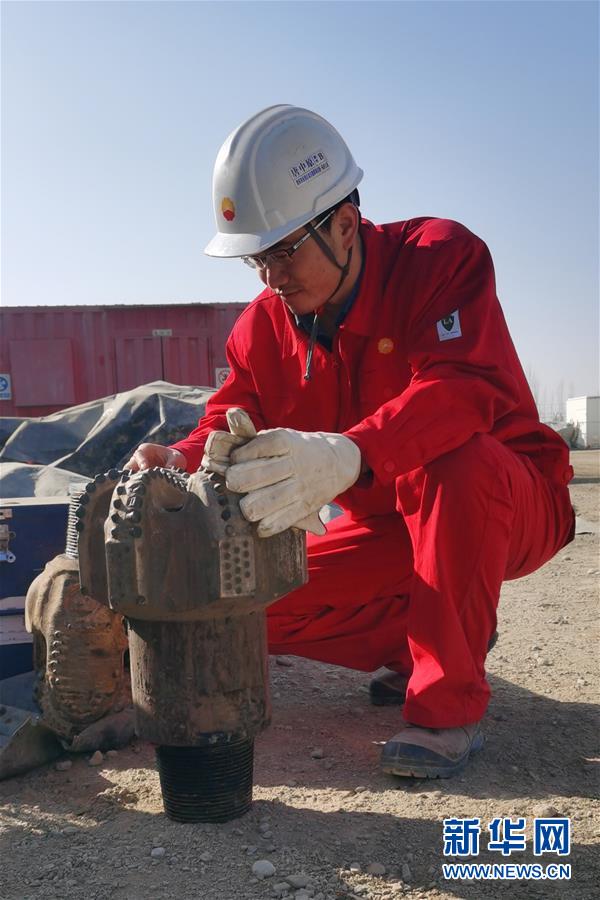 （青春的夢想 青春的奮斗&middot;圖文互動）（3）年輕，就要無悔擔(dān)當(dāng)&mdash;&mdash;青春在奉獻(xiàn)中閃光