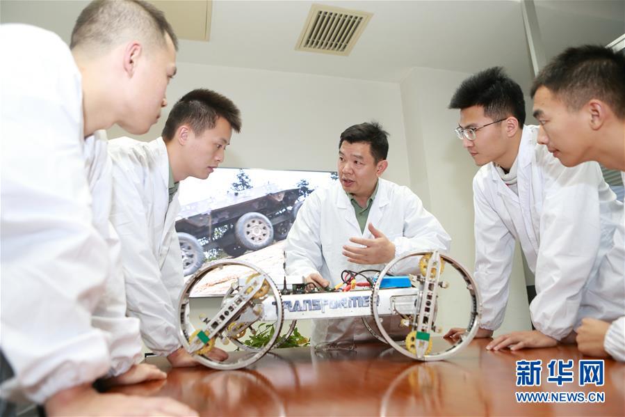 （在習(xí)近平強(qiáng)軍思想指引下&middot;我們?cè)趹?zhàn)位報(bào)告&middot;圖文互動(dòng)）（4）向著未來戰(zhàn)場沖鋒&mdash;&mdash;國防科技大學(xué)科研創(chuàng)新記事