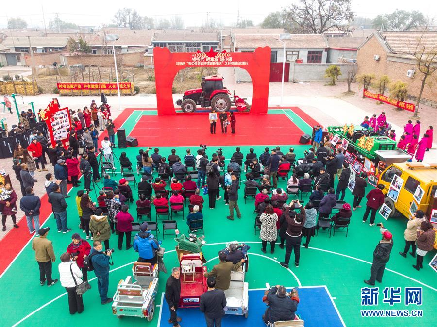 （五中全會精神在基層&middot;圖文互動）（1）天津、福建、廣東、云南等地創(chuàng)新形式讓黨的十九屆五中全會精神&ldquo;飛入尋常百姓家&rdquo;