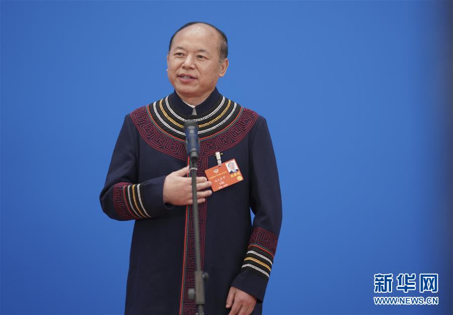 （兩會&middot;政協(xié)開幕&middot;XHDW）（8）接受采訪