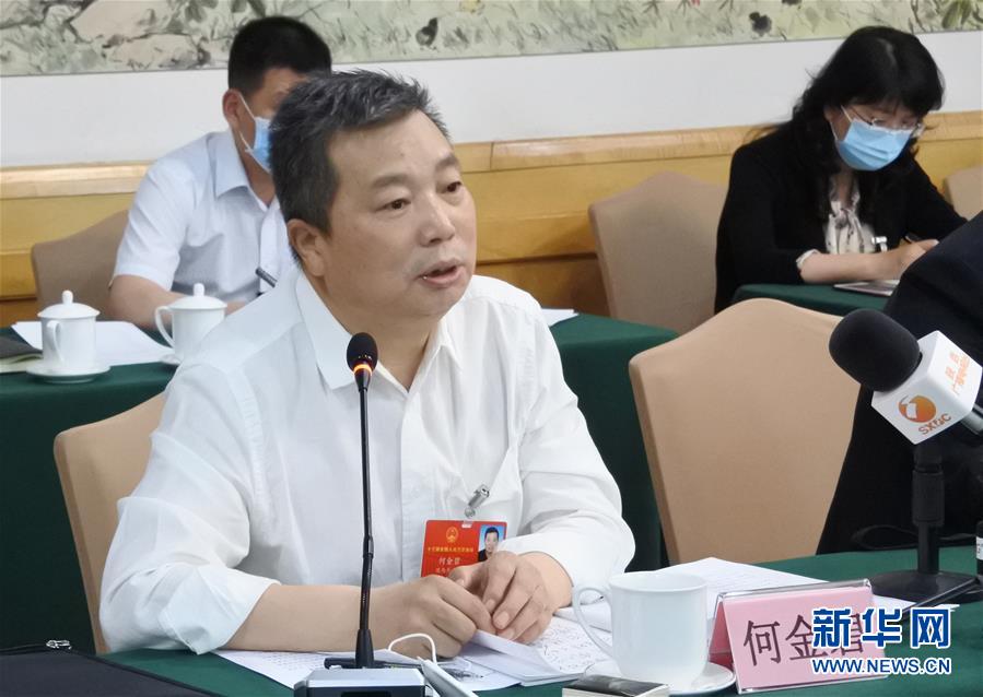 （兩會&middot;熱點(diǎn)畫報）（5）代表委員建言統(tǒng)籌做好經(jīng)濟(jì)社會發(fā)展工作