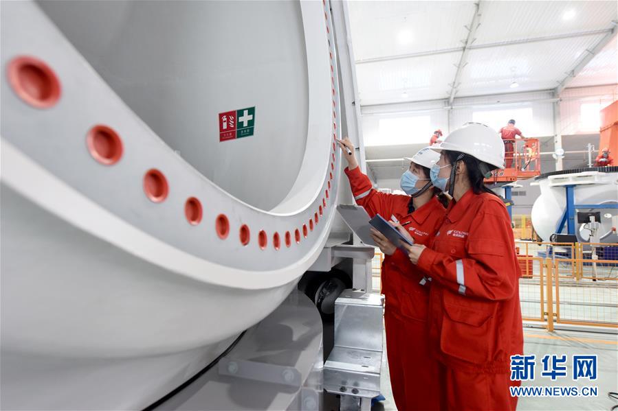 （兩會&middot;熱點畫報）（16）代表委員建言統(tǒng)籌做好經(jīng)濟社會發(fā)展工作