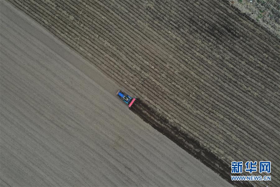 （新華全媒頭條&middot;兩會特別報道&middot;圖文互動）（5）守住底線 穩(wěn)中求進(jìn)&mdash;&mdash;從全國兩會看&ldquo;六穩(wěn)&rdquo;&ldquo;六保&rdquo;如何發(fā)力