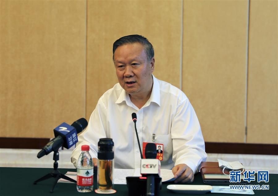 （兩會(huì)&middot;熱點(diǎn)畫報(bào)）（7）代表委員聚焦民法典草案