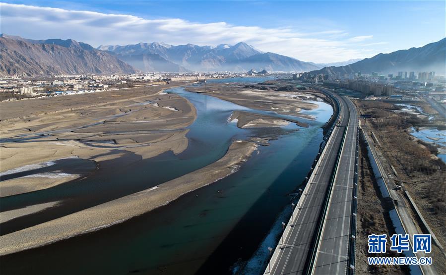 （兩會前夕看落實&middot;圖文互動）（2）格桑花開 幸福路寬&mdash;&mdash;西藏落實習(xí)近平總書記全國兩會重要講話精神紀(jì)實