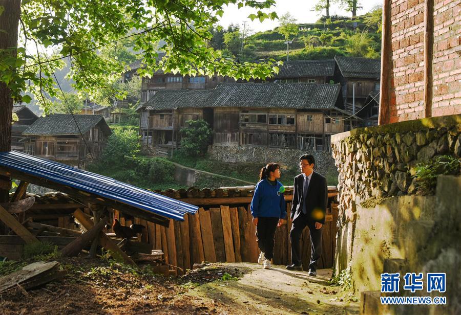 （新華全媒頭條&middot;圖文互動）（8）凝心鑄師魂　立德育新人&mdash;&mdash;以習(xí)近平同志為核心的黨中央關(guān)心教師隊(duì)伍建設(shè)紀(jì)實(shí)