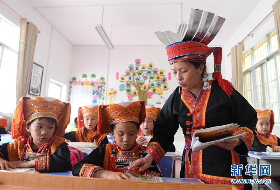 （新華全媒頭條&middot;圖文互動）（11）凝心鑄師魂　立德育新人&mdash;&mdash;以習(xí)近平同志為核心的黨中央關(guān)心教師隊(duì)伍建設(shè)紀(jì)實(shí)