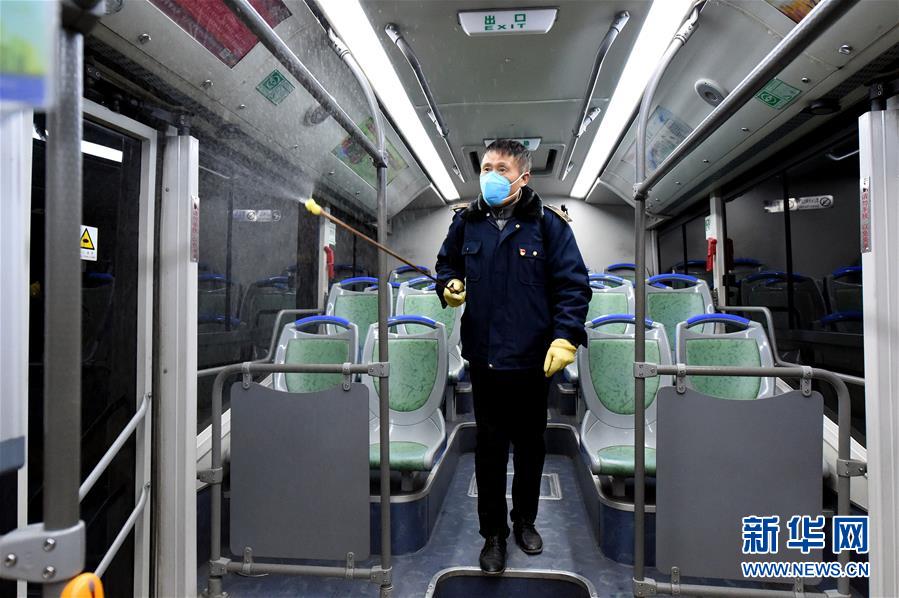 （在習(xí)近平新時(shí)代中國特色社會主義思想指引下&mdash;&mdash;新時(shí)代新作為新篇章&middot;習(xí)近平總書記關(guān)切事&middot;圖文互動）（5）當(dāng)億萬只手緊握在一起&hellip;&hellip;&mdash;&mdash;戰(zhàn)&ldquo;疫&rdquo;一線感受中國力量