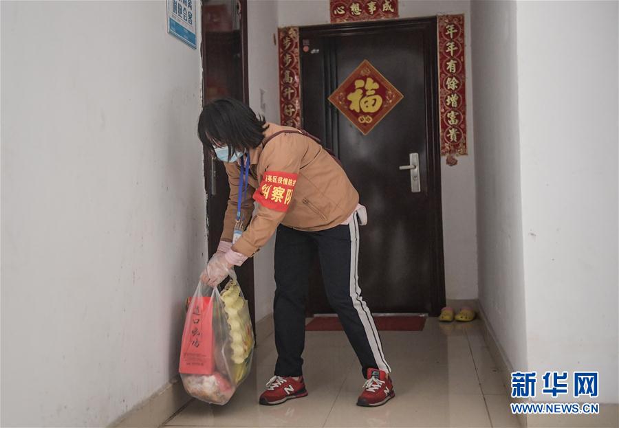 （在習近平新時代中國特色社會主義思想指引下&mdash;&mdash;新時代新作為新篇章&middot;習近平總書記關(guān)切事）（2）&ldquo;平凡英雄&rdquo;的力量&mdash;&mdash;致敬堅守戰(zhàn)&ldquo;疫&rdquo;一線的社區(qū)工作者 