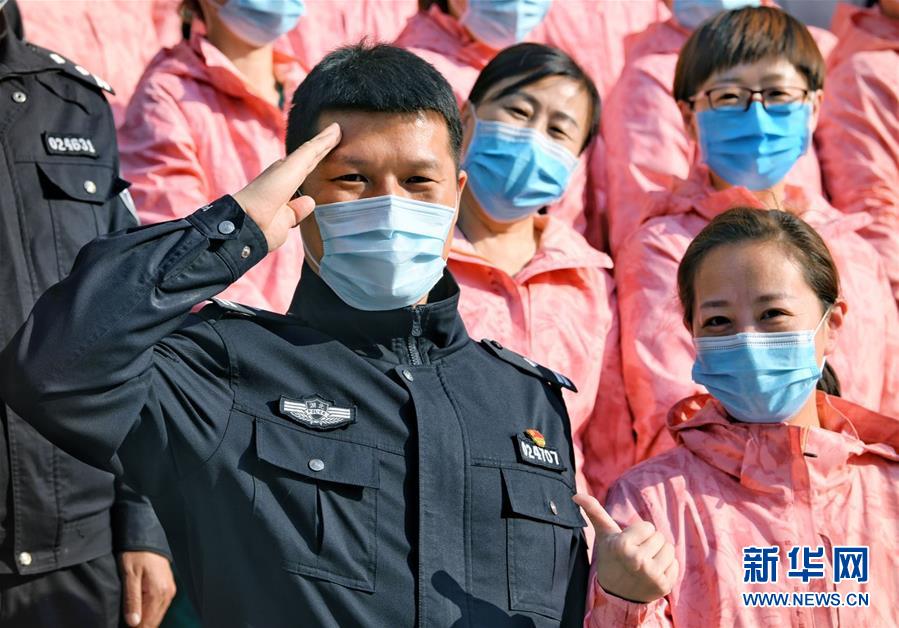 （習(xí)近平致敬的戰(zhàn)&ldquo;疫&rdquo;英雄&middot;公安干警篇&middot;圖文互動）（1）他們，抗疫一線鑄警魂