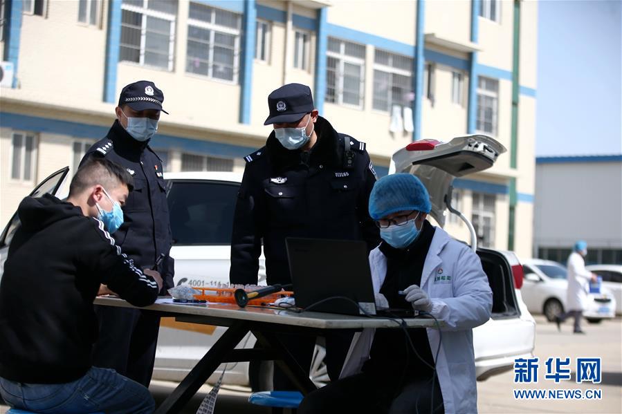 （習(xí)近平致敬的戰(zhàn)&ldquo;疫&rdquo;英雄&middot;公安干警篇&middot;圖文互動）（3）他們，抗疫一線鑄警魂