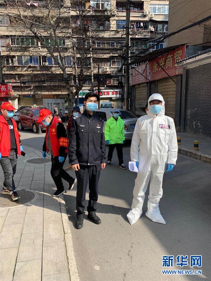 （習(xí)近平致敬的戰(zhàn)&ldquo;疫&rdquo;英雄&middot;公安干警篇&middot;圖文互動）（6）他們，抗疫一線鑄警魂