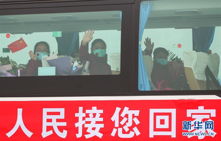 (在習近平新時代中國特色社會主義思想指引下——新時代新作為新篇章·習近平總書記關(guān)切事·圖文互動)(2)給你最溫暖的擁抱——保護關(guān)心愛護抗疫一線醫(yī)務(wù)人員在行動