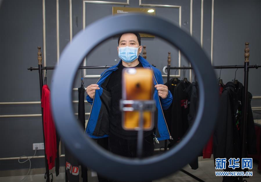 （在習近平新時代中國特色社會主義思想指引下&mdash;&mdash;新時代新作為新篇章&middot;習近平總書記關切事&middot;圖文互動）（3）化&ldquo;危&rdquo;為&ldquo;機&rdquo;　念好&ldquo;新&rdquo;字訣&mdash;&mdash;各地產業(yè)發(fā)展&ldquo;新&rdquo;動向掃描