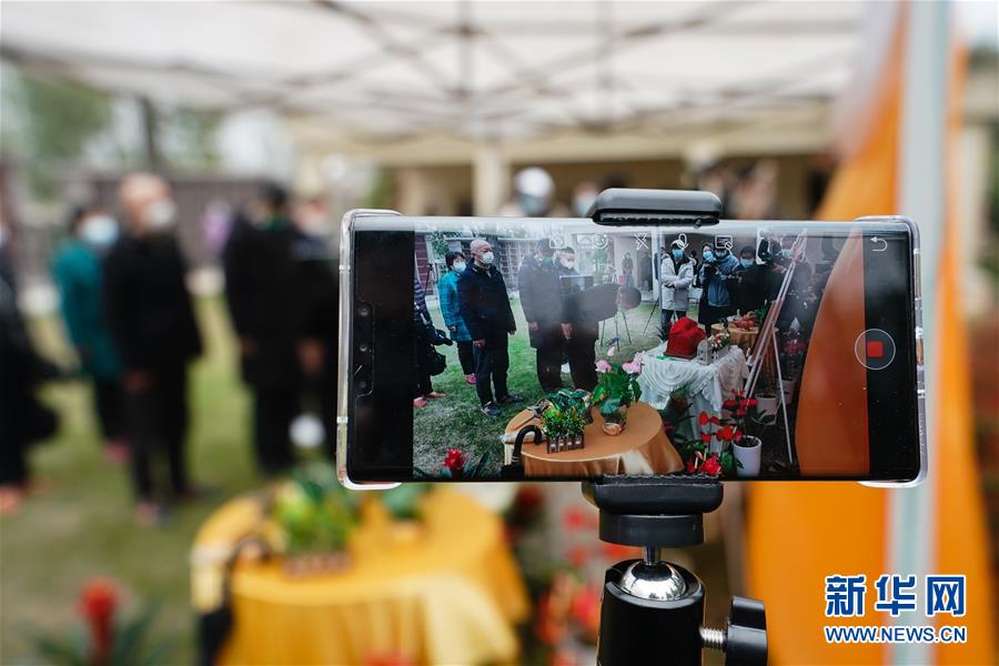 (在習(xí)近平新時代中國特色社會主義思想指引下——新時代新作為新篇章·習(xí)近平總書記關(guān)切事·圖文互動)(10)讓城市更聰明 讓經(jīng)濟更智慧——各地加快形成數(shù)字新動能促經(jīng)濟社會行穩(wěn)致遠(yuǎn)