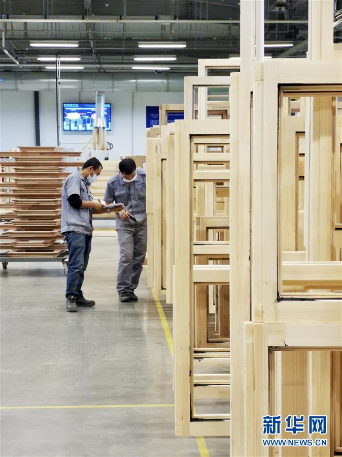 （在習(xí)近平新時(shí)代中國(guó)特色社會(huì)主義思想指引下&mdash;&mdash;新時(shí)代新作為新篇章&middot;習(xí)近平總書記關(guān)切事&middot;圖文互動(dòng)）（1）陽(yáng)光總在風(fēng)雨后&mdash;&mdash;中小企業(yè)在疫情中迎難而上