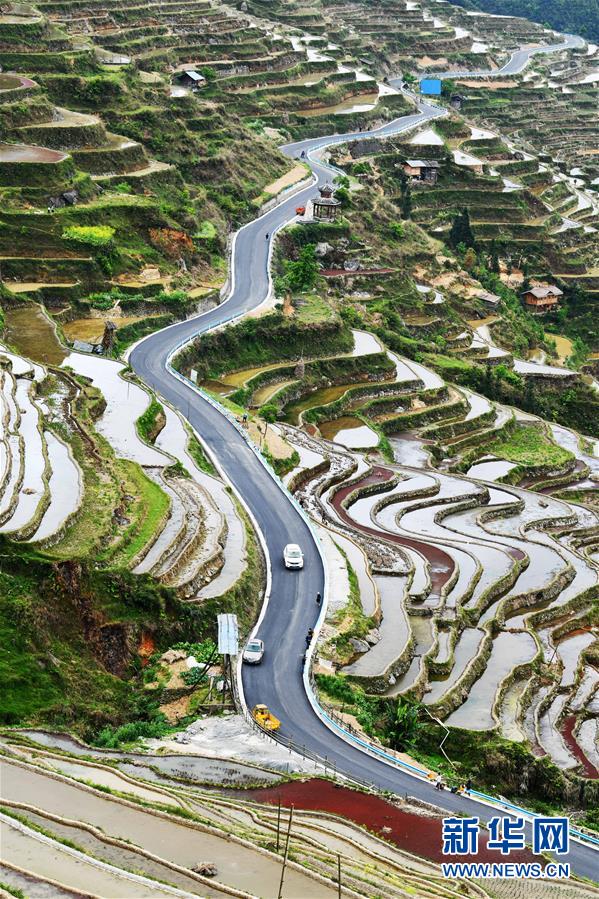 （在習(xí)近平新時(shí)代中國特色社會(huì)主義思想指引下&mdash;&mdash;新時(shí)代新作為新篇章&middot;習(xí)近平總書記關(guān)切事&middot;圖文互動(dòng)）（9）啃下最后的硬骨頭&mdash;&mdash;脫貧攻堅(jiān)掛牌督戰(zhàn)進(jìn)行時(shí)