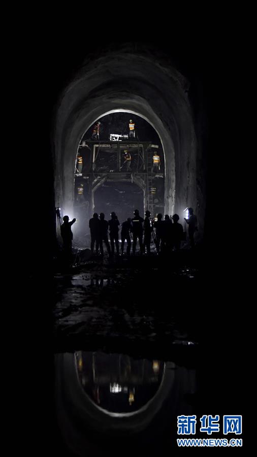 （在習(xí)近平新時(shí)代中國特色社會主義思想指引下&mdash;&mdash;新時(shí)代新作為新篇章&middot;習(xí)近平總書記關(guān)切事&middot;圖文互動）（7）新機(jī)遇、新引擎&mdash;&mdash;重大工程重大項(xiàng)目建設(shè)新動向觀察