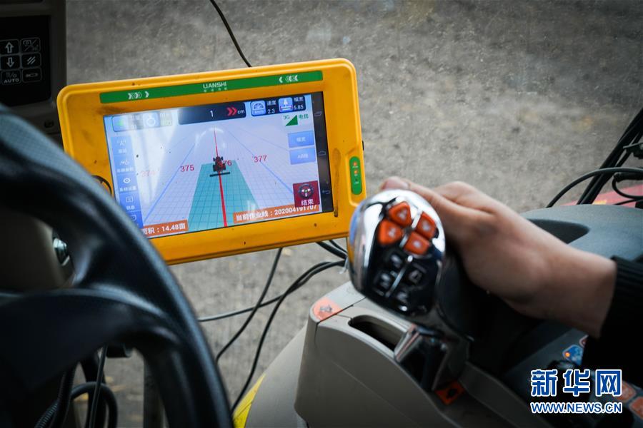 （在習(xí)近平新時(shí)代中國(guó)特色社會(huì)主義思想指引下&mdash;&mdash;新時(shí)代新作為新篇章&middot;習(xí)近平總書記關(guān)切事&middot;圖文互動(dòng)）（3）讓農(nóng)民挑上&ldquo;金扁擔(dān)&rdquo;&mdash;&mdash;農(nóng)業(yè)現(xiàn)代化的生動(dòng)實(shí)踐掃描