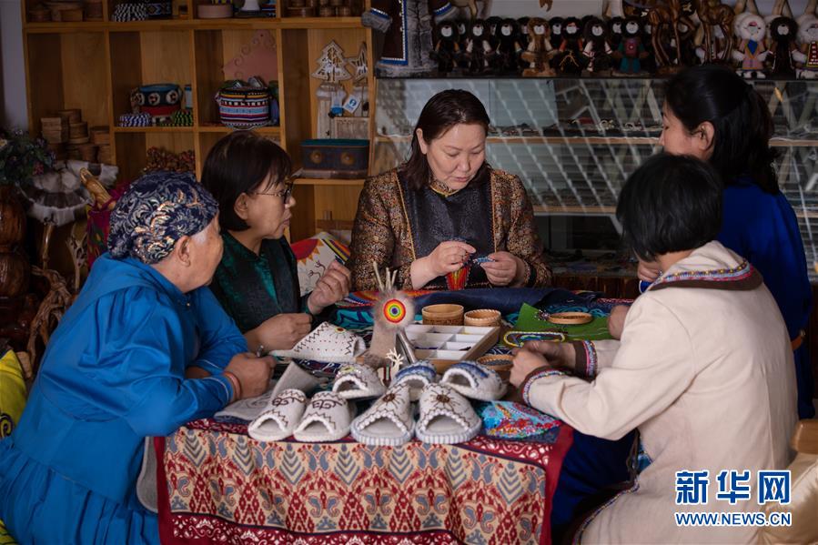 （在習(xí)近平新時(shí)代中國(guó)特色社會(huì)主義思想指引下&mdash;&mdash;新時(shí)代新作為新篇章&middot;習(xí)近平總書(shū)記關(guān)切事&middot;圖文互動(dòng)）（2）讓每一個(gè)角落都感受到幸福的溫情&mdash;&mdash;人口較少民族在脫貧攻堅(jiān)大潮中的奮進(jìn)故事