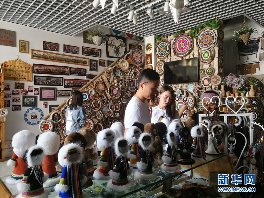 （在習(xí)近平新時(shí)代中國(guó)特色社會(huì)主義思想指引下&mdash;&mdash;新時(shí)代新作為新篇章&middot;習(xí)近平總書(shū)記關(guān)切事&middot;圖文互動(dòng)）（3）讓每一個(gè)角落都感受到幸福的溫情&mdash;&mdash;人口較少民族在脫貧攻堅(jiān)大潮中的奮進(jìn)故事