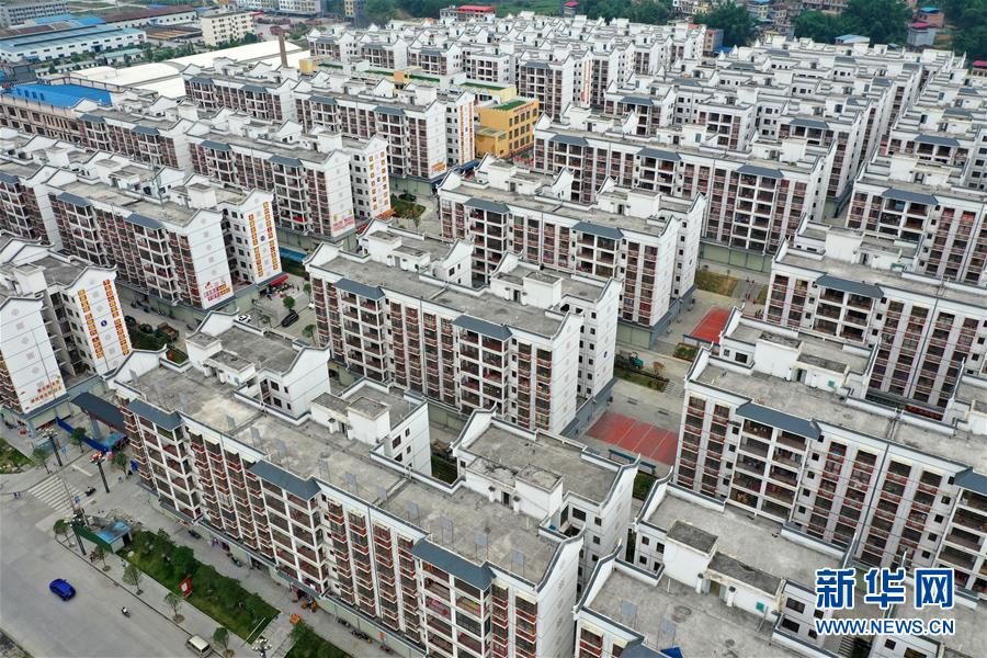 （在習(xí)近平新時(shí)代中國(guó)特色社會(huì)主義思想指引下&mdash;&mdash;新時(shí)代新作為新篇章&middot;習(xí)近平總書(shū)記關(guān)切事&middot;圖文互動(dòng)）（5）讓每一個(gè)角落都感受到幸福的溫情&mdash;&mdash;人口較少民族在脫貧攻堅(jiān)大潮中的奮進(jìn)故事