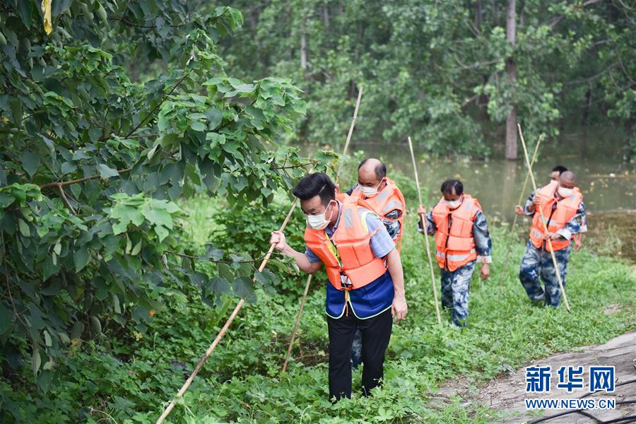 （在習(xí)近平新時(shí)代中國(guó)特色社會(huì)主義思想指引下&mdash;&mdash;新時(shí)代新作為新篇章&middot;習(xí)近平總書記關(guān)切事&middot;圖文互動(dòng)）（2）戰(zhàn)疫魔,斗洪魔&mdash;&mdash;湖北全力應(yīng)對(duì)防疫、防汛疊加&ldquo;雙考&rdquo;