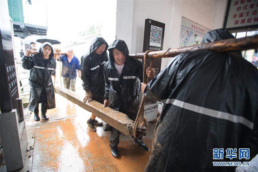 （在習(xí)近平新時(shí)代中國(guó)特色社會(huì)主義思想指引下&mdash;&mdash;新時(shí)代新作為新篇章&middot;習(xí)近平總書記關(guān)切事&middot;圖文互動(dòng)）（4）戰(zhàn)疫魔,斗洪魔&mdash;&mdash;湖北全力應(yīng)對(duì)防疫、防汛疊加&ldquo;雙考&rdquo;