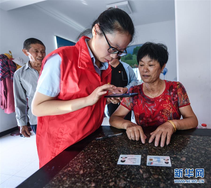 （新華全媒頭條&middot;總書記推動(dòng)的改革身邊事&middot;行政體制改革篇&middot;圖文互動(dòng)）（5）特寫：追問&ldquo;一件事&rdquo;