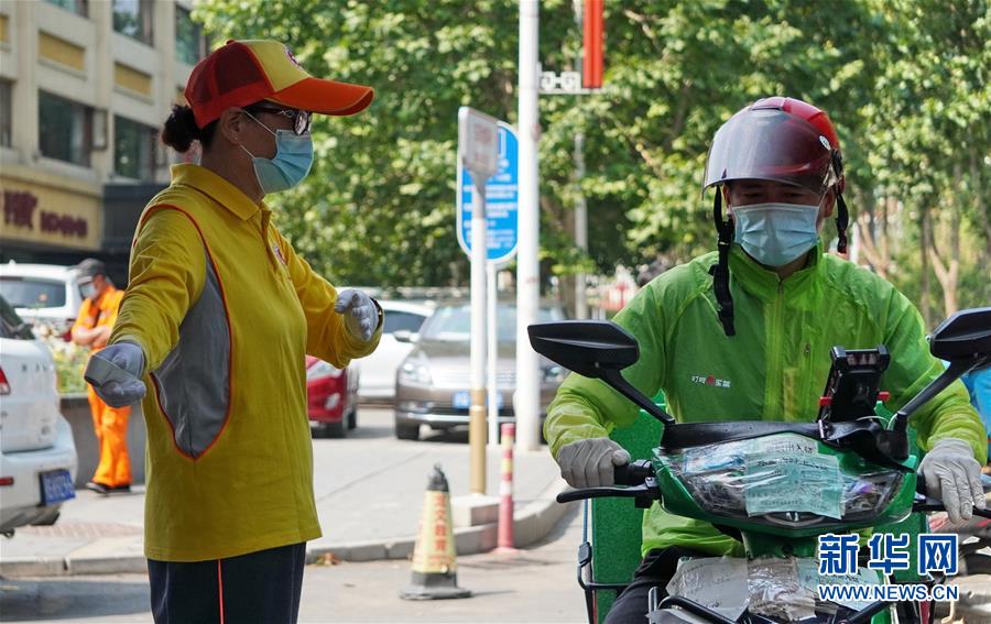 （總書記推動(dòng)的改革身邊事&middot;文化改革篇）（4）特寫：&ldquo;生活便利了，環(huán)境變美了，人也舒心了&rdquo; &mdash;&mdash;感受基層文明實(shí)踐站里的惠民服務(wù)