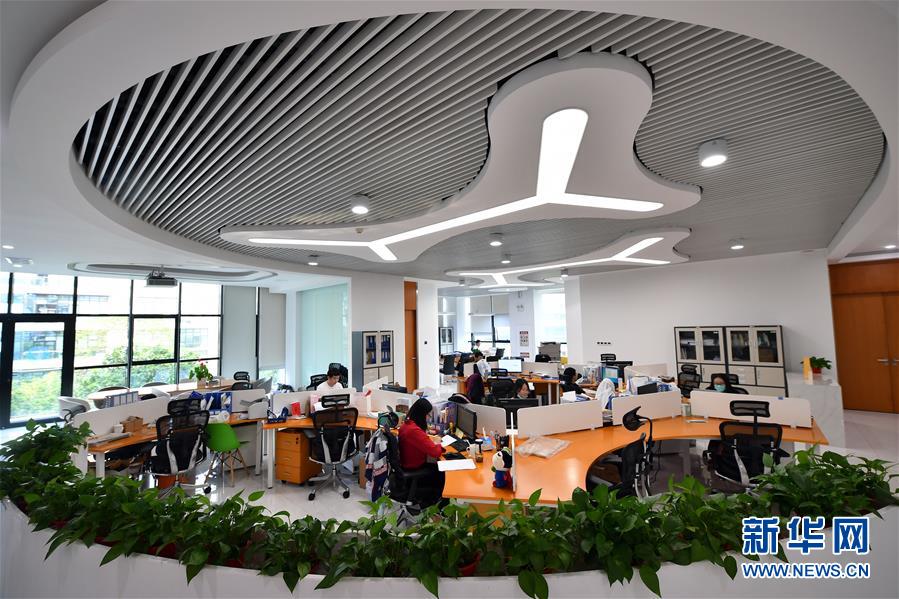 （在習(xí)近平新時(shí)代中國特色社會(huì)主義思想指引下&mdash;&mdash;新時(shí)代新作為新篇章&middot;習(xí)近平總書記關(guān)切事&middot;圖文互動(dòng)）（4）我家大門常打開&mdash;&mdash;經(jīng)濟(jì)特區(qū)全方位對(duì)外開放故事