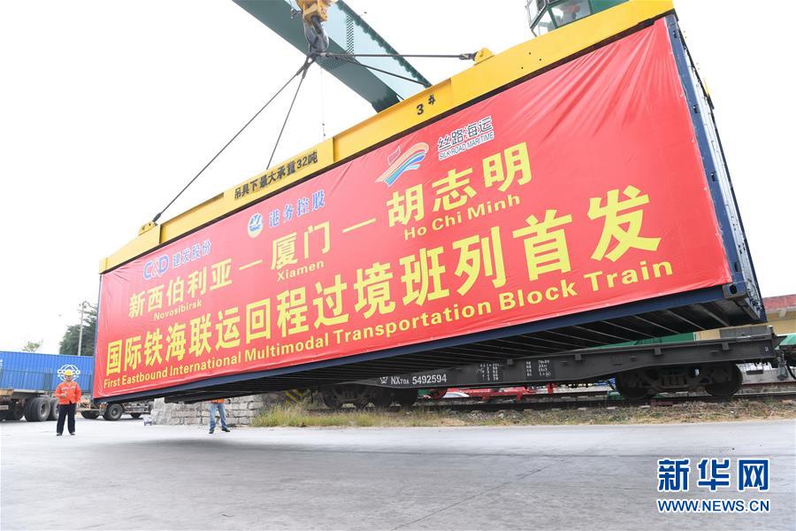 （在習(xí)近平新時(shí)代中國特色社會(huì)主義思想指引下&mdash;&mdash;新時(shí)代新作為新篇章&middot;習(xí)近平總書記關(guān)切事&middot;圖文互動(dòng)）（6）我家大門常打開&mdash;&mdash;經(jīng)濟(jì)特區(qū)全方位對(duì)外開放故事