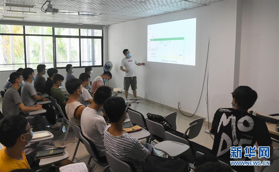 （在習(xí)近平新時(shí)代中國特色社會(huì)主義思想指引下&mdash;&mdash;新時(shí)代新作為新篇章&middot;習(xí)近平總書記關(guān)切事&middot;圖文互動(dòng)）（9）我家大門常打開&mdash;&mdash;經(jīng)濟(jì)特區(qū)全方位對(duì)外開放故事