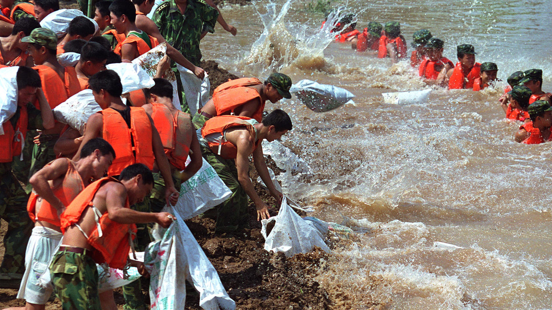 雄師闊步新征程&mdash;&mdash;獻(xiàn)給長(zhǎng)征勝利80周年暨建軍89周年