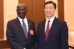 李源潮會見烏干達副總統(tǒng)愛德華&middot;塞坎迪