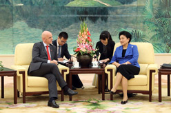 劉延東會見國際足聯(lián)主席因凡蒂諾