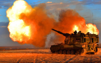 戈壁大漠上演自行火炮分隊(duì)對抗，場面霸氣！