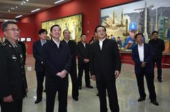 劉奇葆參觀&ldquo;最美中國(guó)人&rdquo;大型美術(shù)作品展