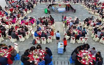 江蘇阜寧上演&ldquo;千人魚(yú)宴&rdquo;