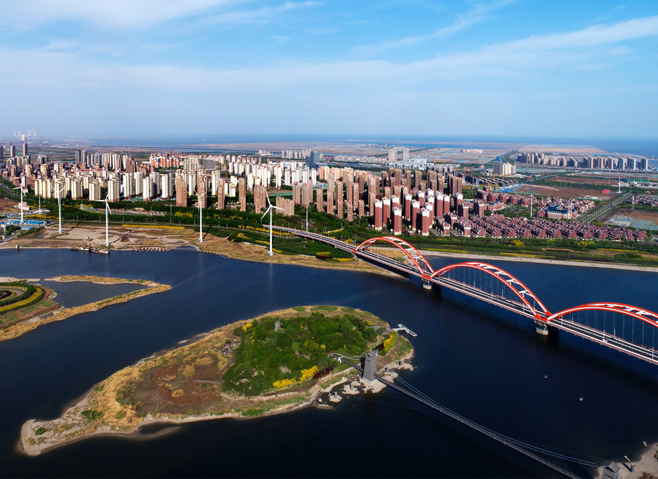 銳意進(jìn)取，埋頭苦干，向著偉大目標(biāo)奮力前行