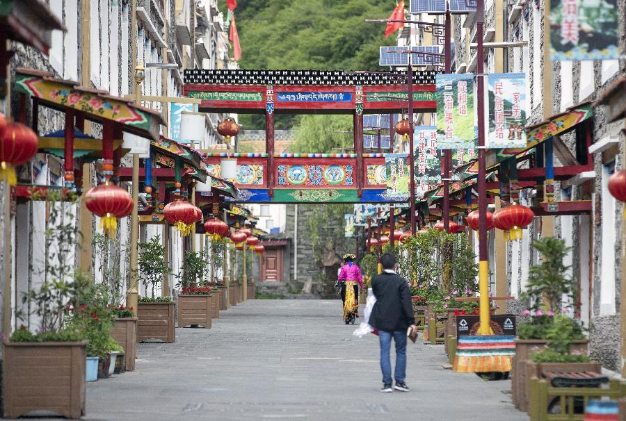 雪山草地展新貌&mdash;&mdash;四川阿壩州脫貧奔小康紀(jì)實
