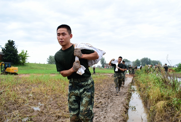 青春出列&mdash;&mdash;暴雨洪峰中的熱血成人禮