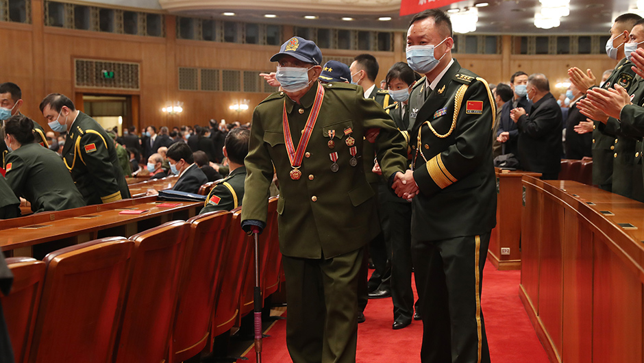 志愿軍老戰(zhàn)士、老同志入場