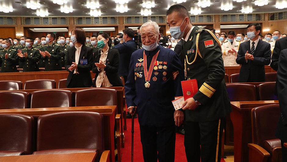 志愿軍老戰(zhàn)士、老同志入場