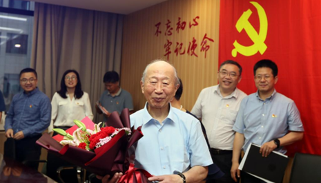 新黨員陳振新：&ldquo;雖已耄耋，紅心向黨！&rdquo;