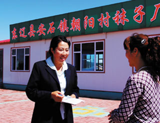 十八大代表風(fēng)采錄 &ldquo;溜達(dá)書(shū)記&rdquo;的致富經(jīng)