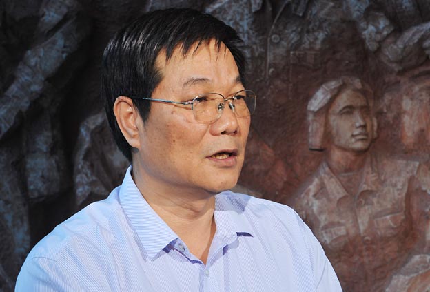 我們把黨的政治優(yōu)勢和現(xiàn)代企業(yè)制度優(yōu)勢結(jié)合起來，建立完善決策、執(zhí)行、監(jiān)督三個體系。